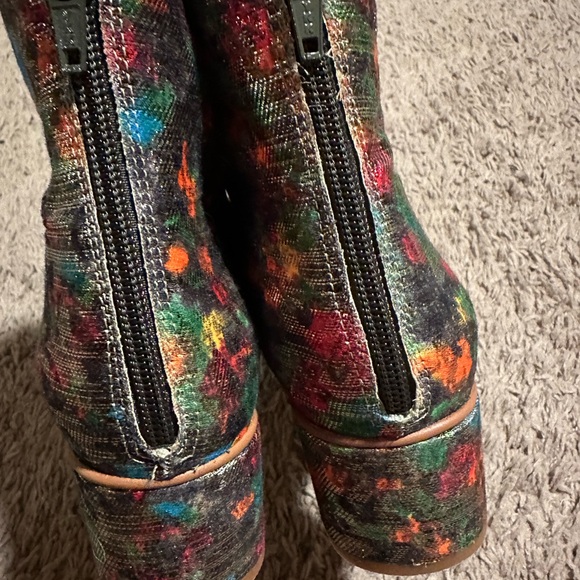 Anthropologie Anthro Joyeux Ankle Boots Sz 40 9.5
Green Motif Colorful rare shoe - Picture 13 of 13